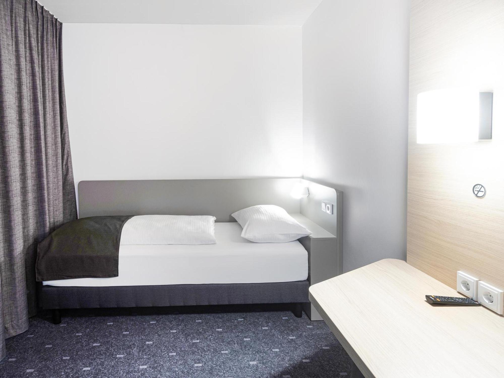 B&B Hotel Dessau Bagian luar foto
