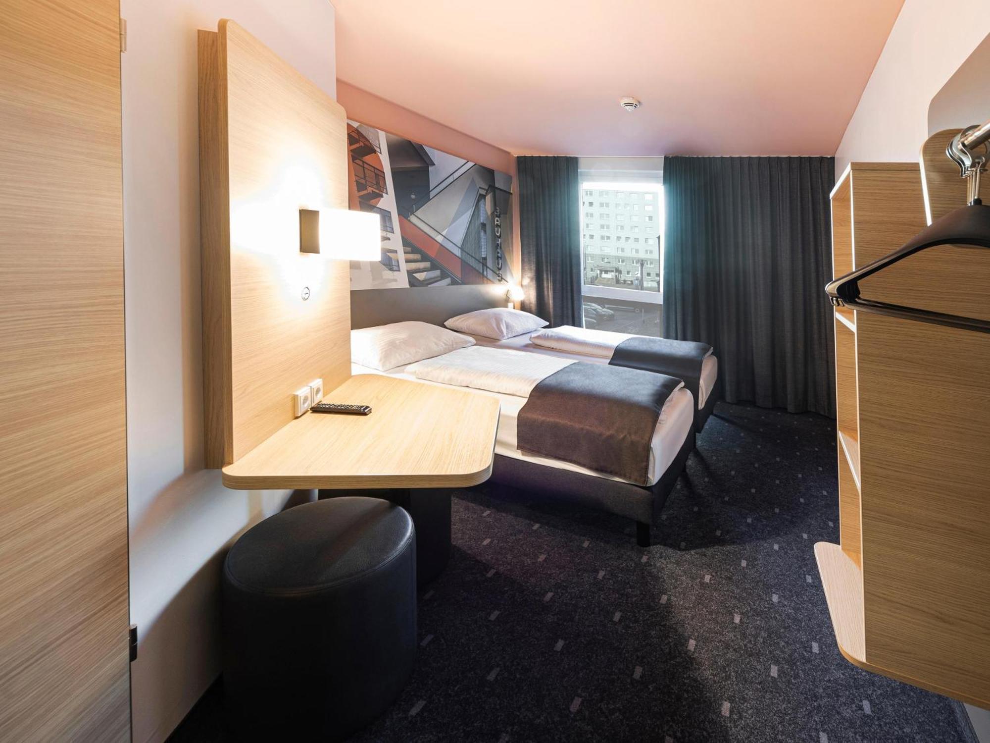 B&B Hotel Dessau Bagian luar foto