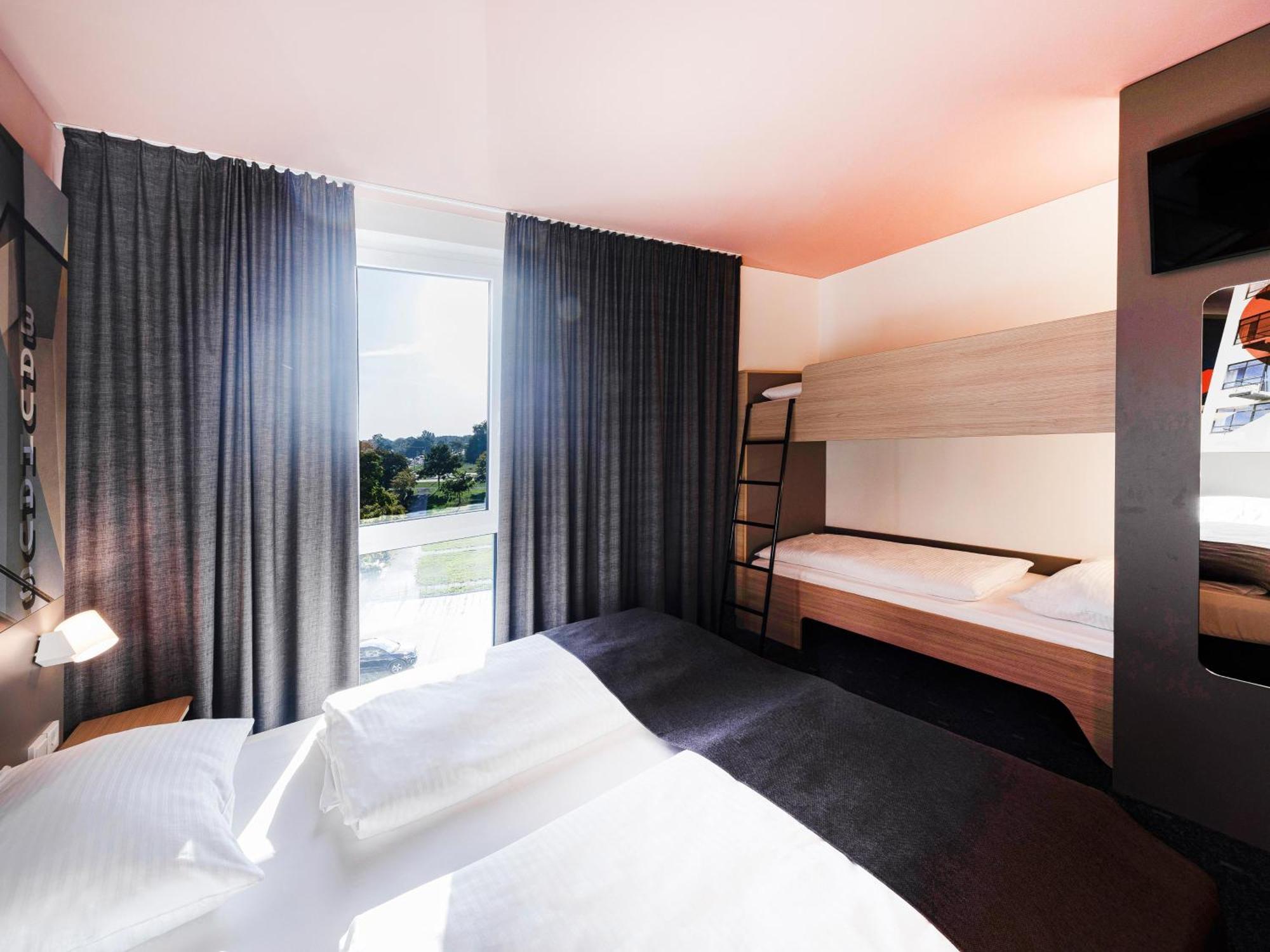 B&B Hotel Dessau Bagian luar foto