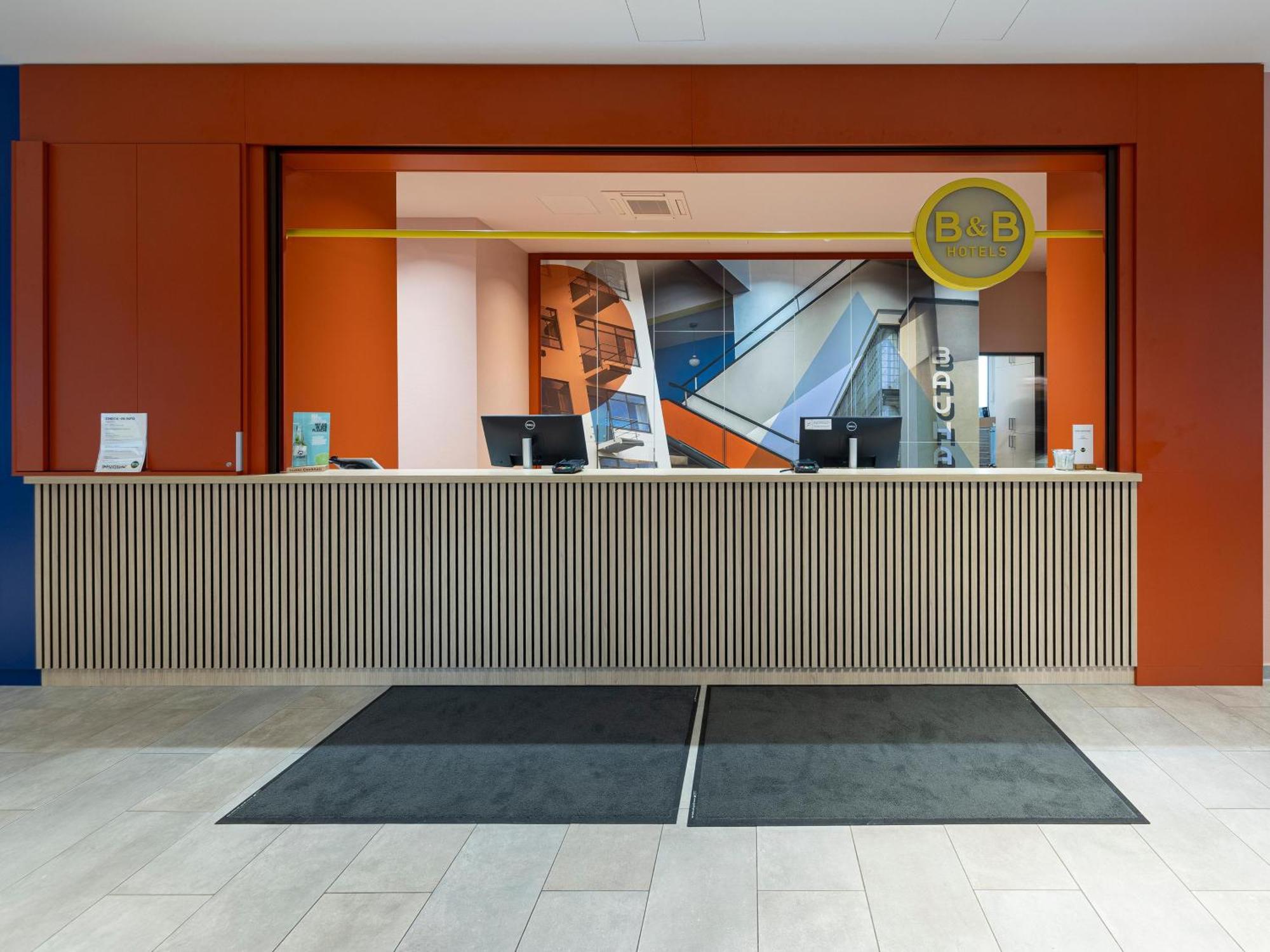 B&B Hotel Dessau Bagian luar foto