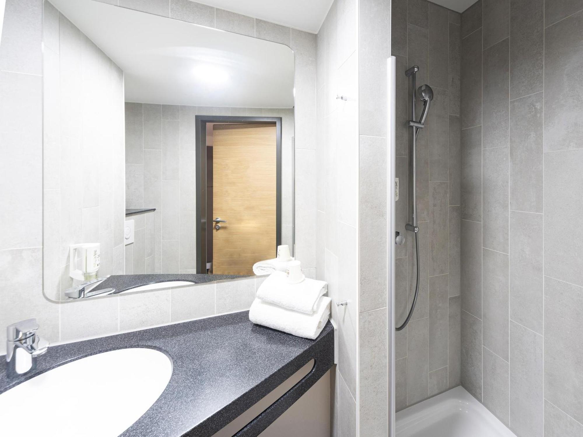 B&B Hotel Dessau Bagian luar foto