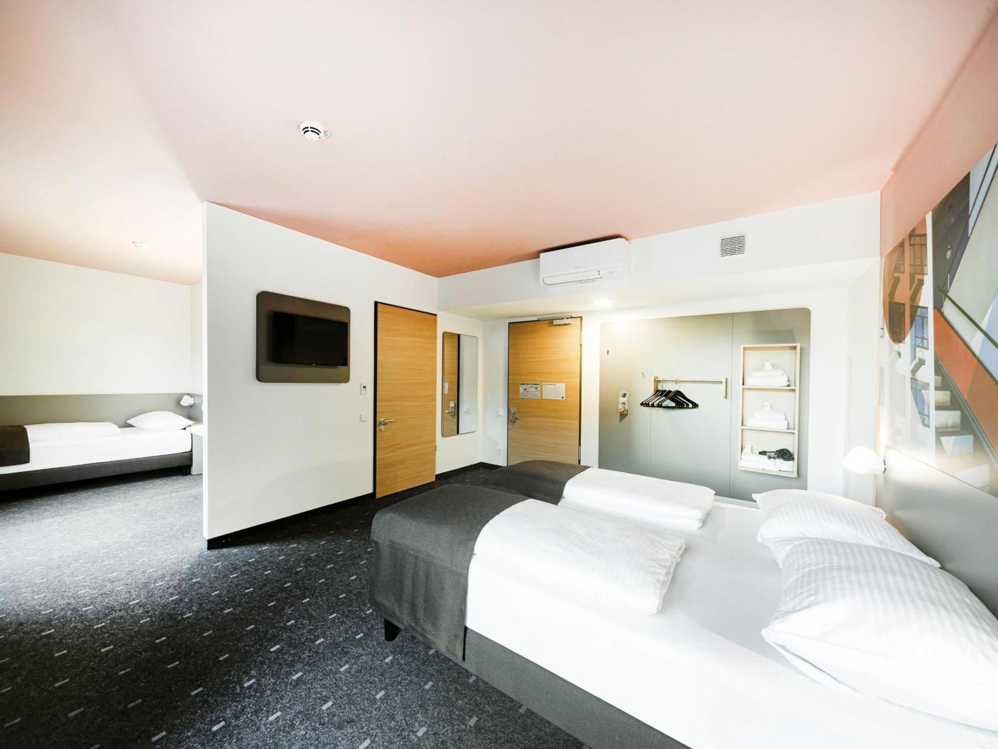 B&B Hotel Dessau Bagian luar foto