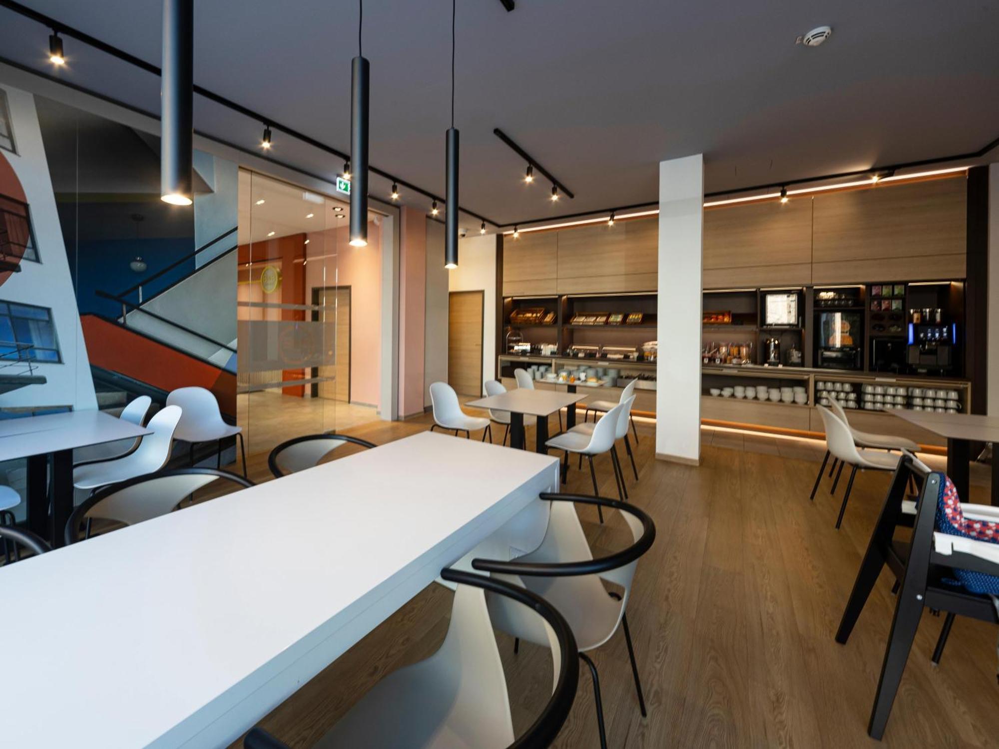 B&B Hotel Dessau Bagian luar foto