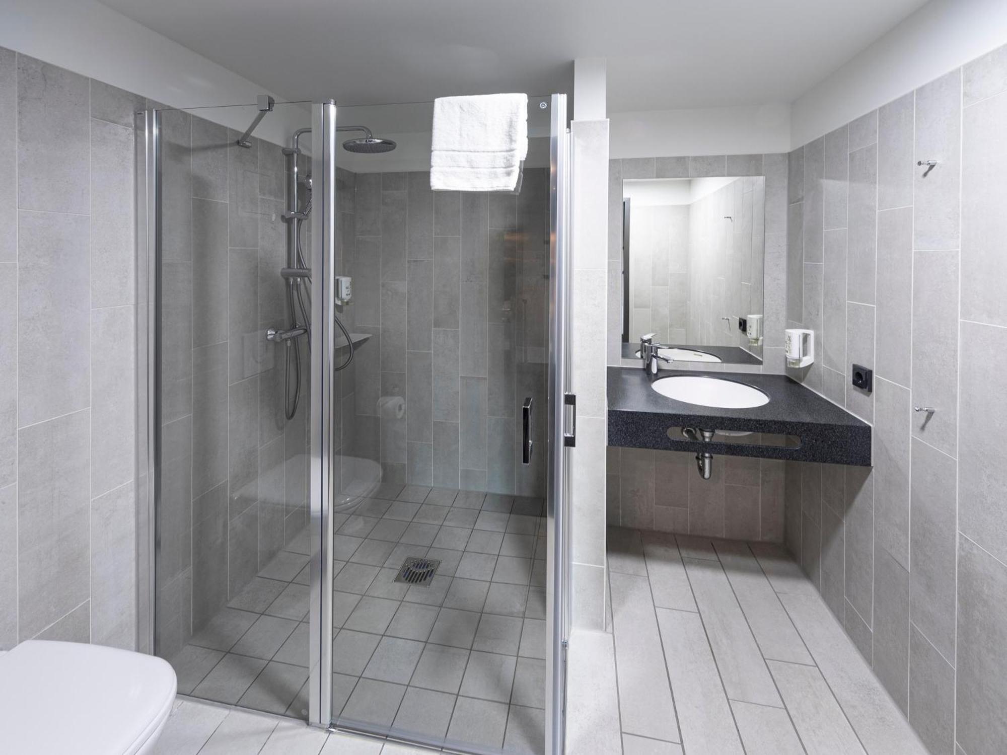 B&B Hotel Dessau Bagian luar foto