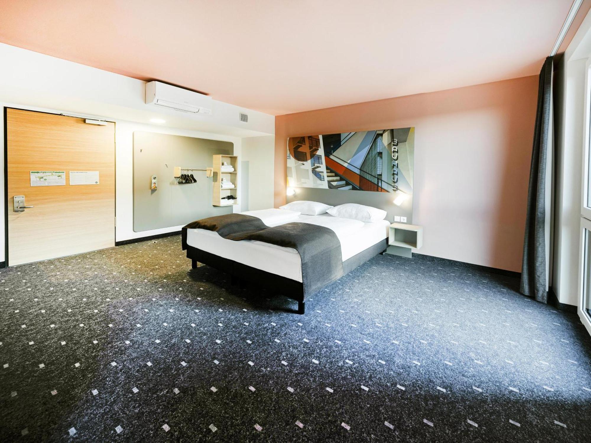B&B Hotel Dessau Bagian luar foto